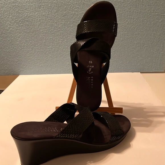 Italian Shoemakers black slip on sandals - Picture 1 of 11